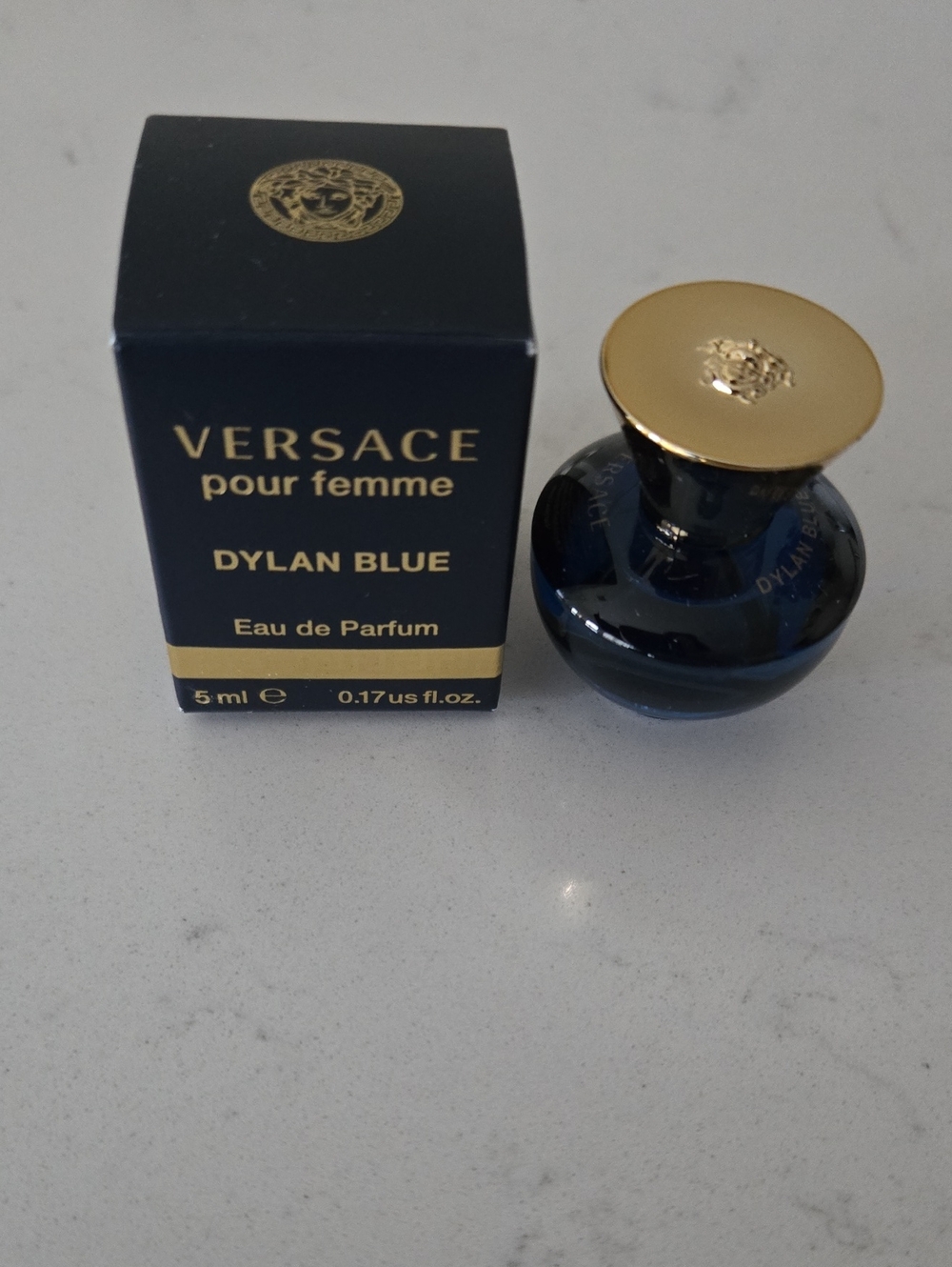New in box Versace Dylan Blue pour Femme deluxe mini cap top 5 M.  L.